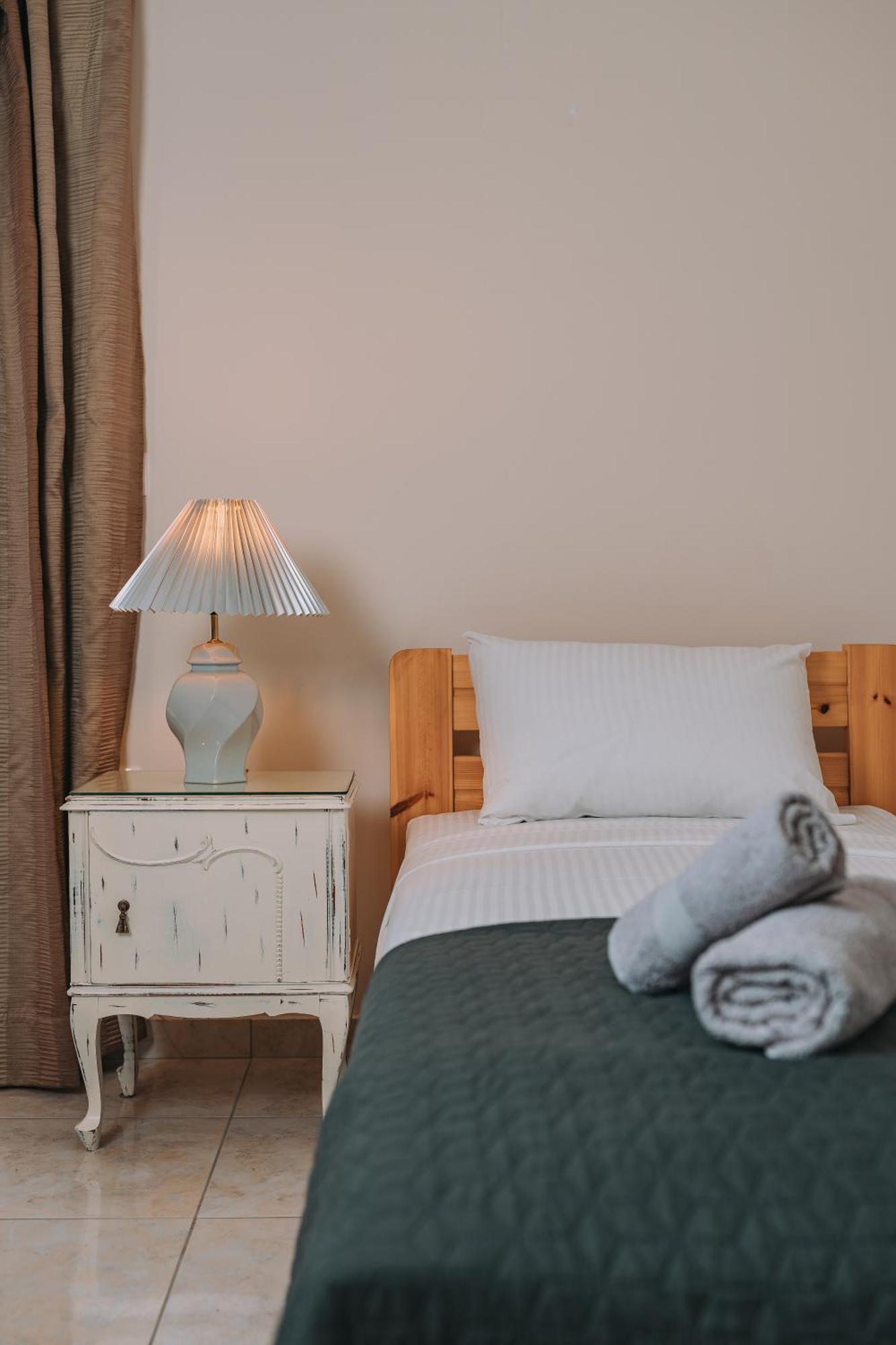 Nostos Apartment, With A Spacious Backyard Artemida  Esterno foto