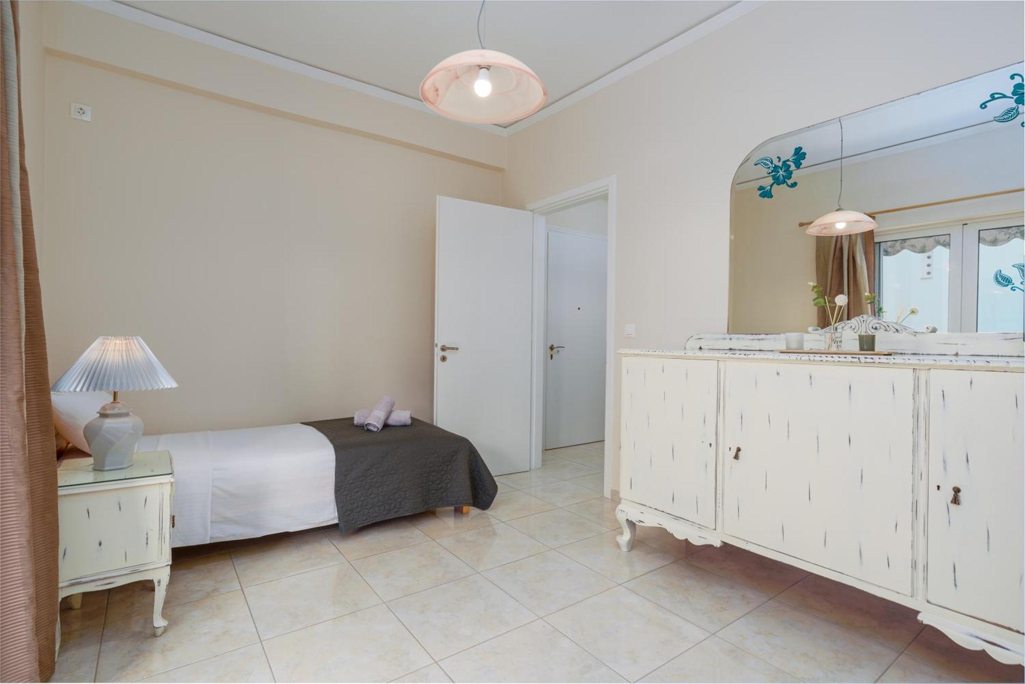 Nostos Apartment, With A Spacious Backyard Artemida  Esterno foto